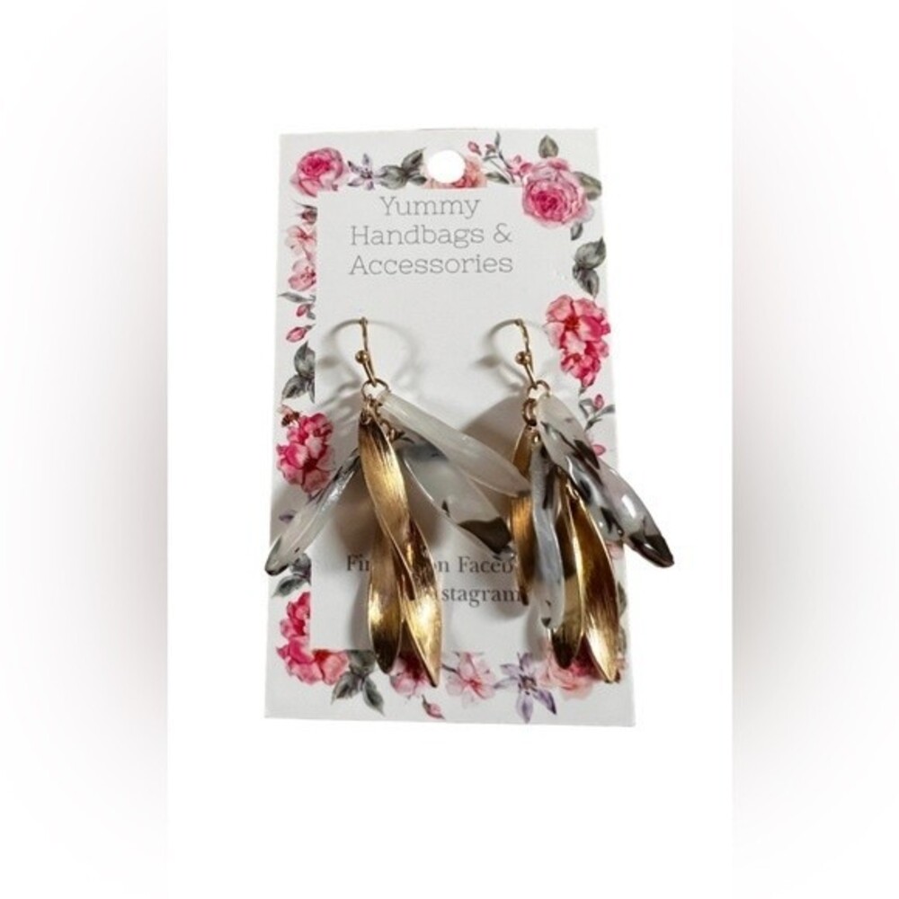 Yummy Handbags & Accessories Dangle Hook Earrings Gold White Feather